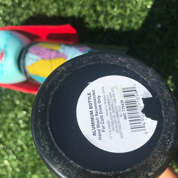 Disney's Jack & Sally Aluminum Water Bottle - Picture 5 of 6